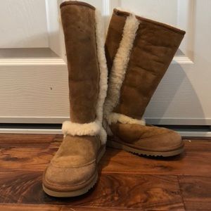 ALMOST NEW UGGS
